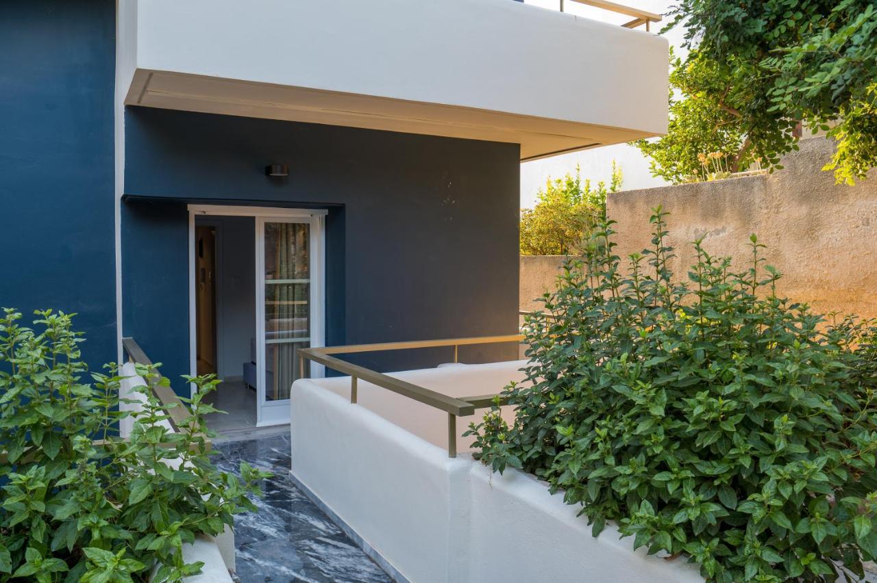 Chroma Lodge Rafina Exterior photo